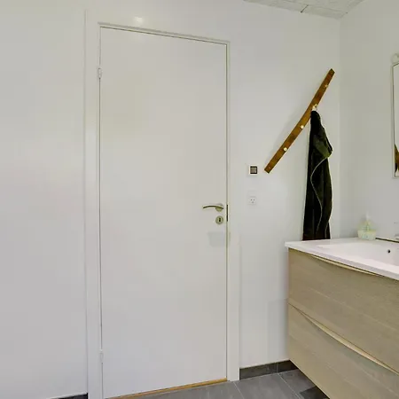 2 Bedroom Lovely In Holiday home